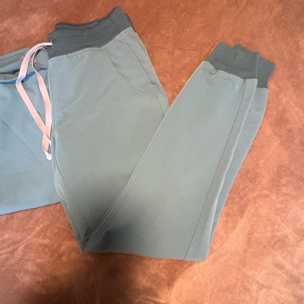 Figs scrub set